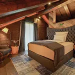 Timberjacks فندق