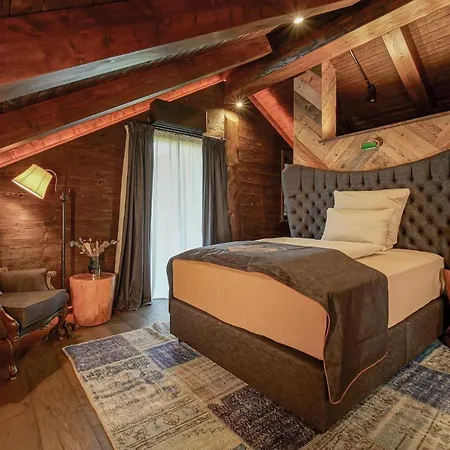 Timberjacks Hotel