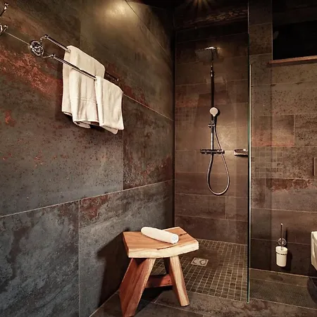Timberjacks Hotel *
